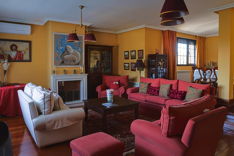 Communal lounge/ TV room