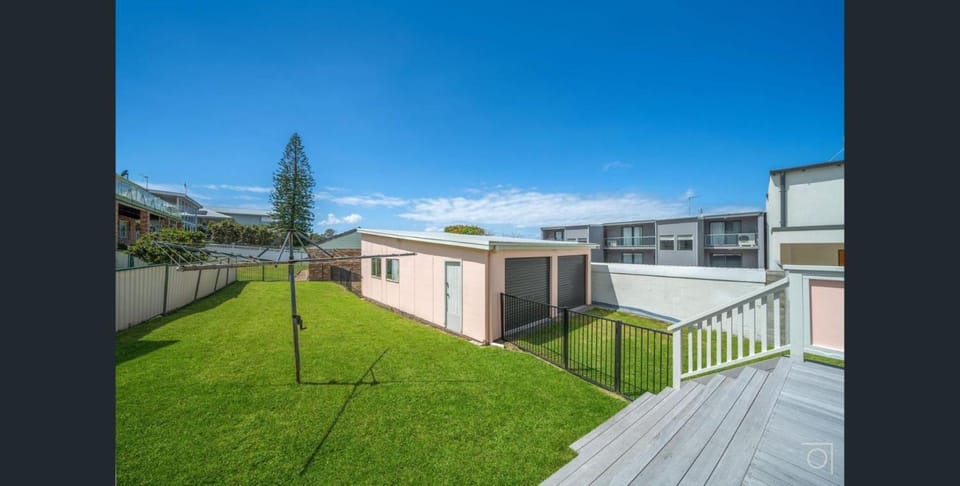 Property building, Spring, Day, Garden, Garden view