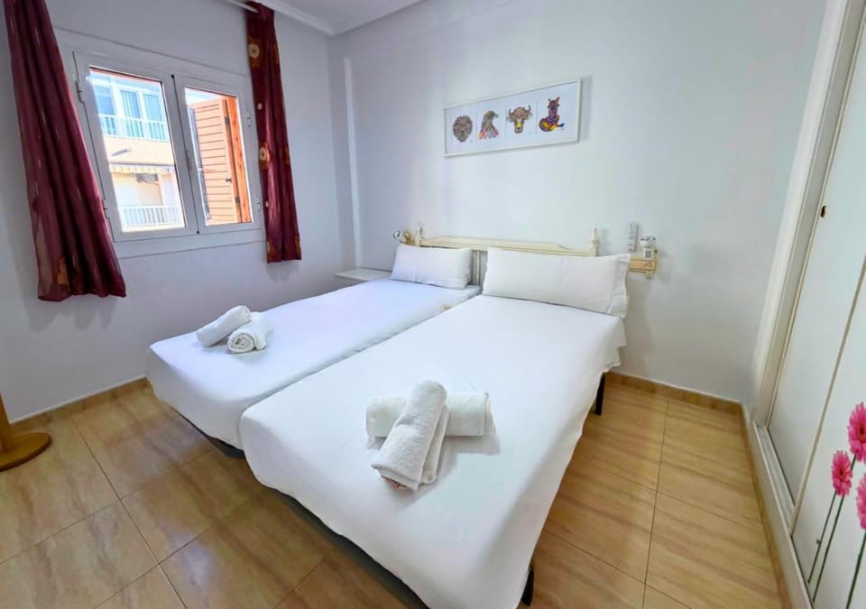 Apartamento Edén 3C: Los Naufragos Beach Area Apartment in Torrevieja
