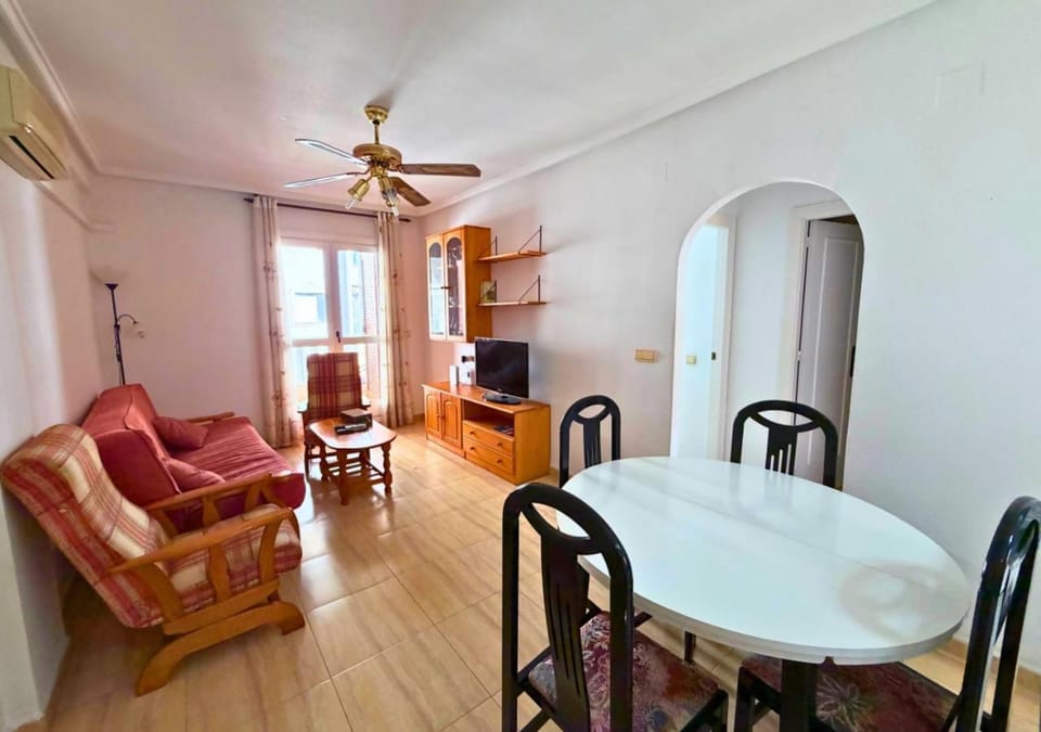 Apartamento Edén 3C: Los Naufragos Beach Area Apartment in Torrevieja