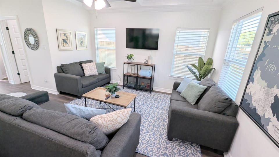 Near Rosenburg & Needville Sleeps 9 Pet Friendly Country House in Rosenberg