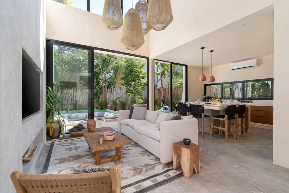Patio, Day, TV and multimedia, Living room, Seating area, Dining area, air conditioner