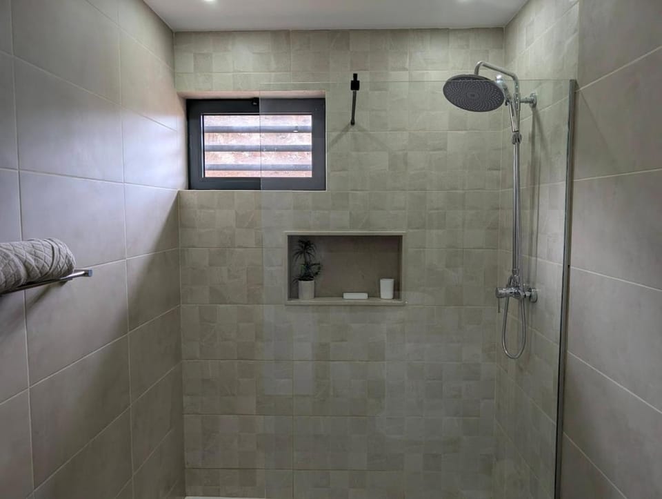 Brand-New 2-BdR Apt in Cidadela with AC & Fast Wi-Fi Apartment in Praia