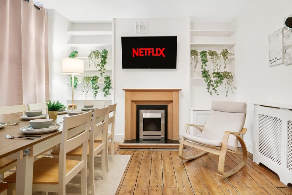 TV and multimedia, Living room, Dining area