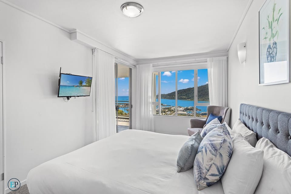 TV and multimedia, Bedroom, Sea view