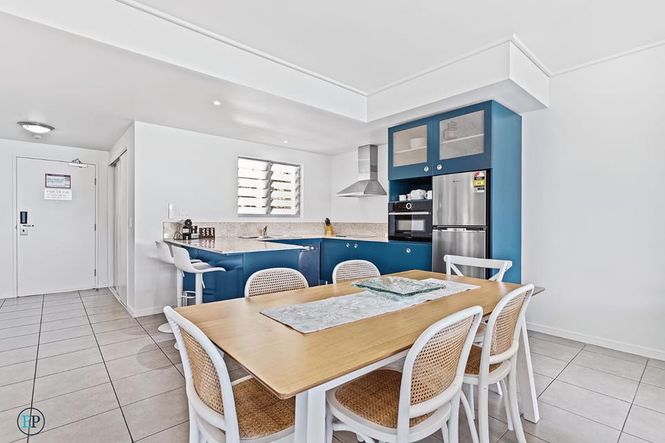 Dining area, kitchen