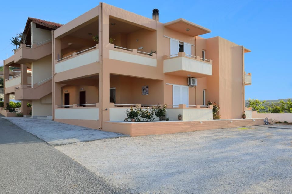 Facade/entrance, Balcony/Terrace