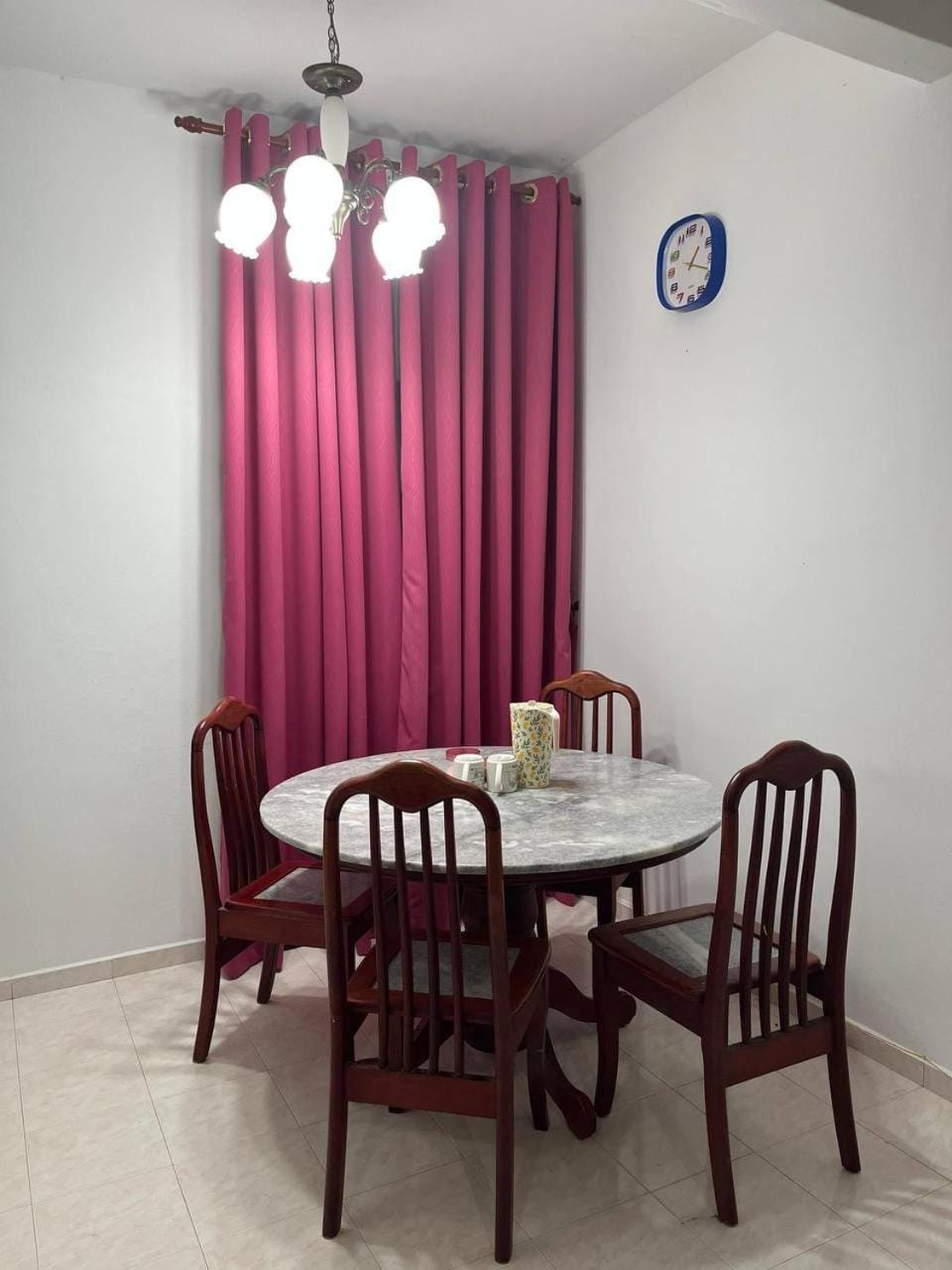 Sweet Roses Homestay- Free WiFi, Nearby UiTM House in Selangor, Malaysia