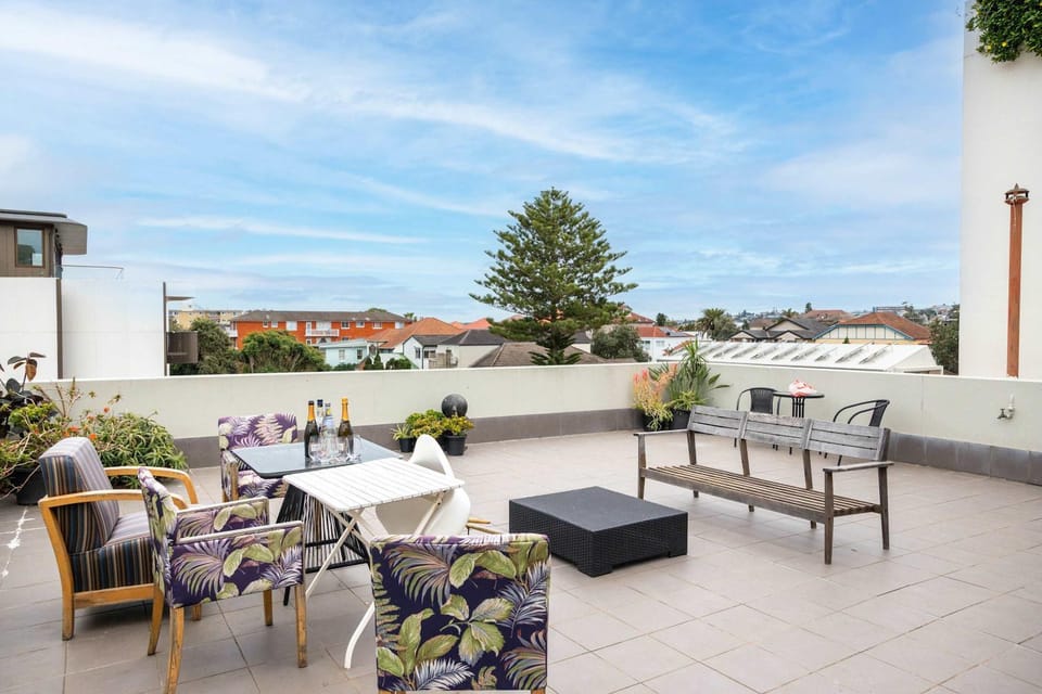 View (from property/room), Balcony/Terrace, Seating area