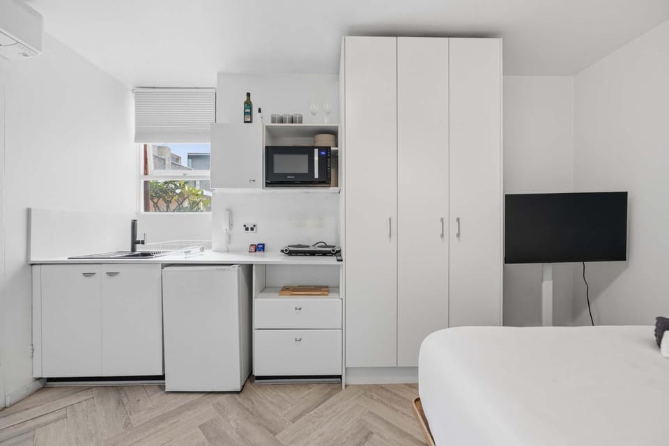 TV and multimedia, Kitchen or kitchenette, Photo of the whole room