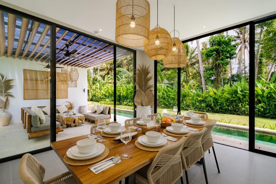 Living room, Dining area, Pool view