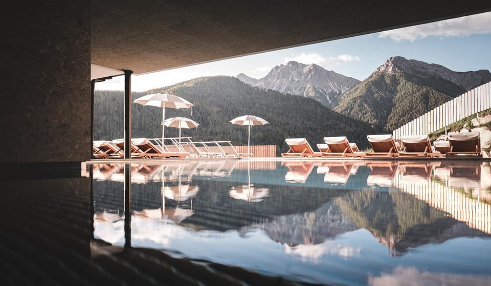 Natural landscape, Spa and wellness centre/facilities, Mountain view, Pool view, Swimming pool, sunbed