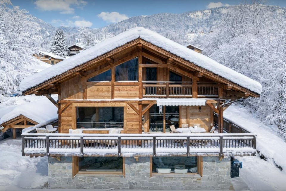 Property building, Day, Natural landscape, Winter, View (from property/room), Mountain view