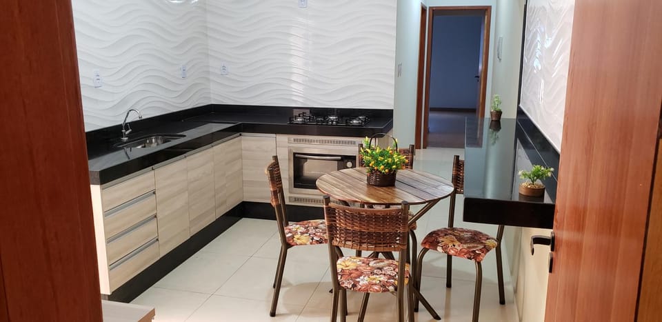 Apartamento Mobiliado com 2 quartos, 2 banheiros e garagem em Conselheiro Lafaiete-MG Apartment in Conselheiro Lafaiete