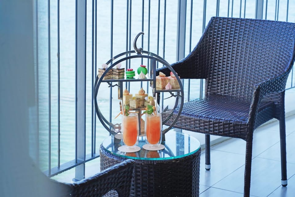 Balcony/Terrace, Food and drinks, Drinks