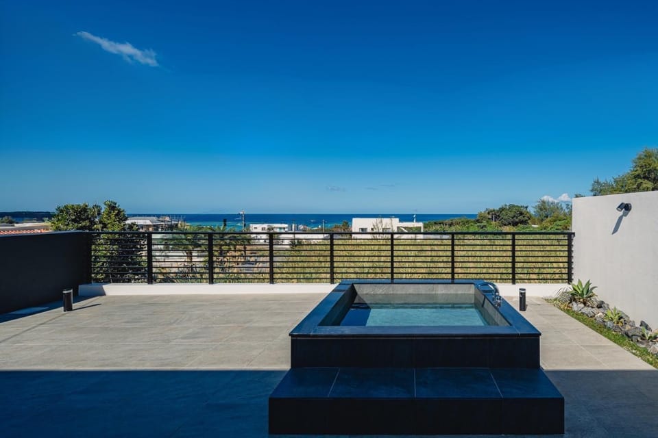 Day, Natural landscape, Hot Tub, Hot Tub, View (from property/room), Balcony/Terrace, Sea view