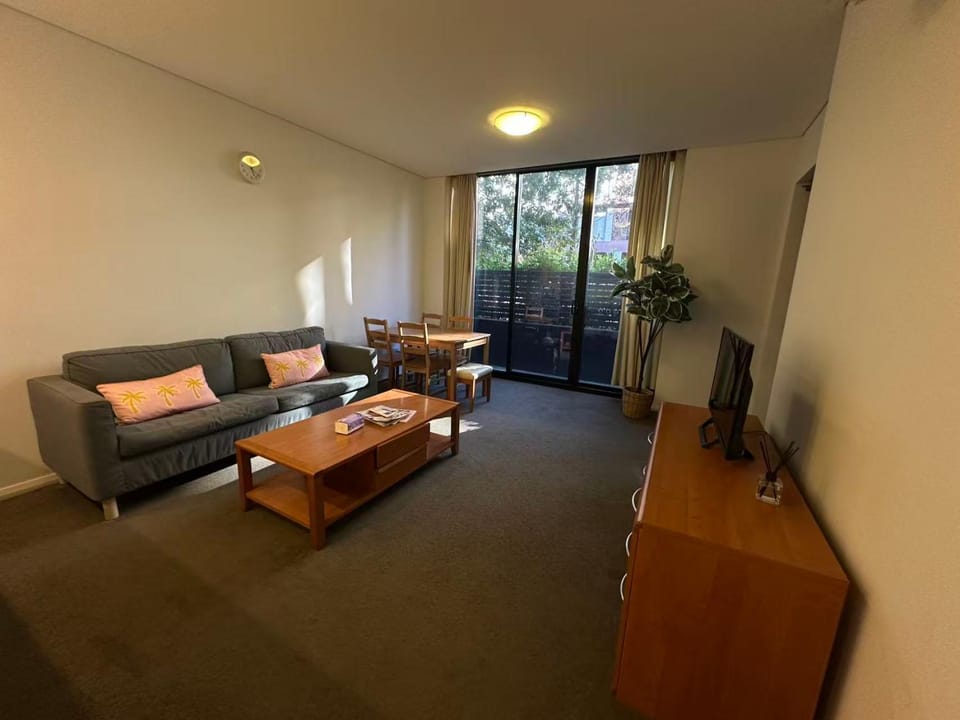 Ryde Modern Apartment Close to Transport Apartment in Sydney