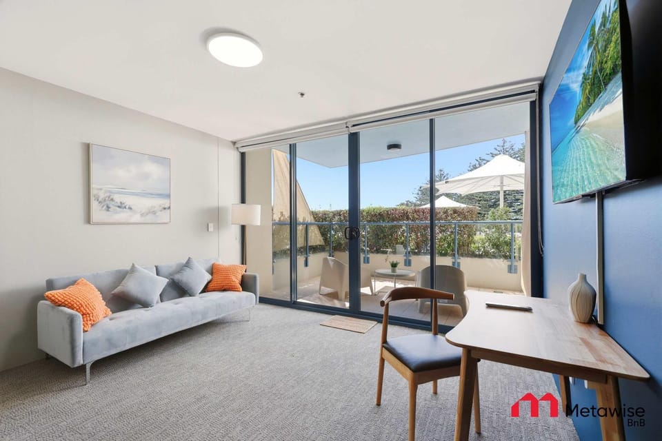 TV and multimedia, View (from property/room), Balcony/Terrace, Living room, Seating area