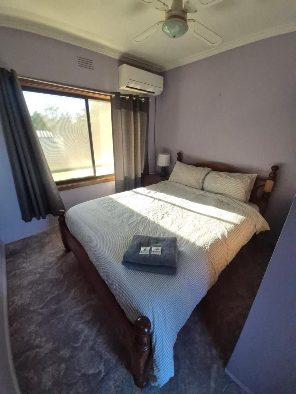 Bed, Bedroom, towels, air conditioner