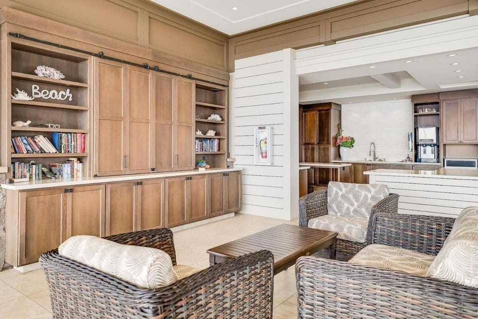 Beachfront Wailea Ekahi Village, Ocean Access Apartment hotel in Wailea