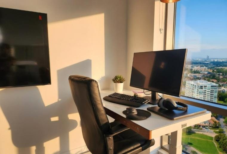 Luxe 2BR 2BA King Bed Spectacular Views, Pools & Spa Apartment in Parramatta