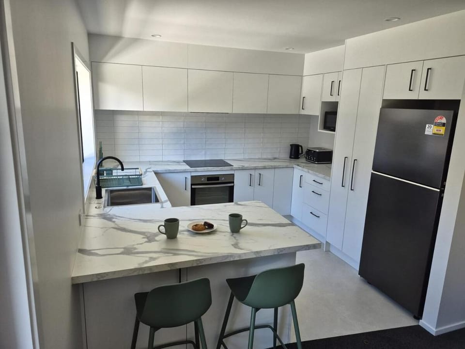 New Modern Taupo Escape just minutes from Township House in Taupo