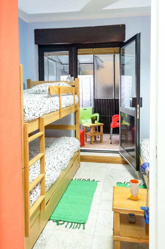 Seating area, bunk bed