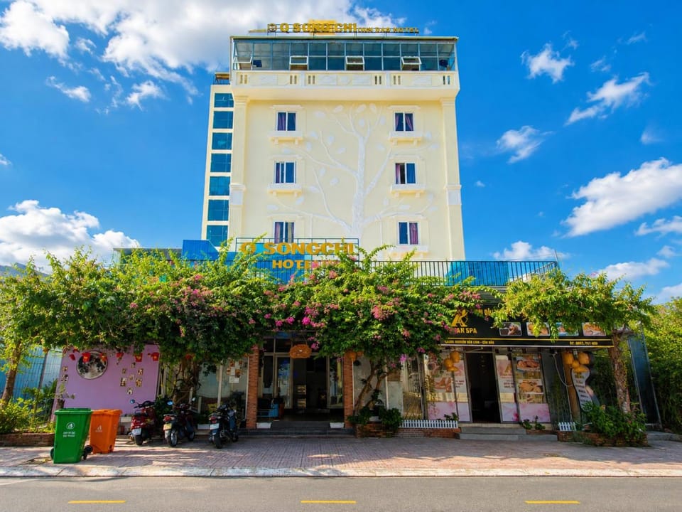 Property building, Location