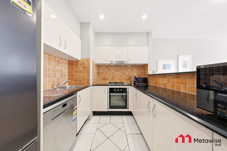 Kitchen or kitchenette, dishwasher, oven, toaster