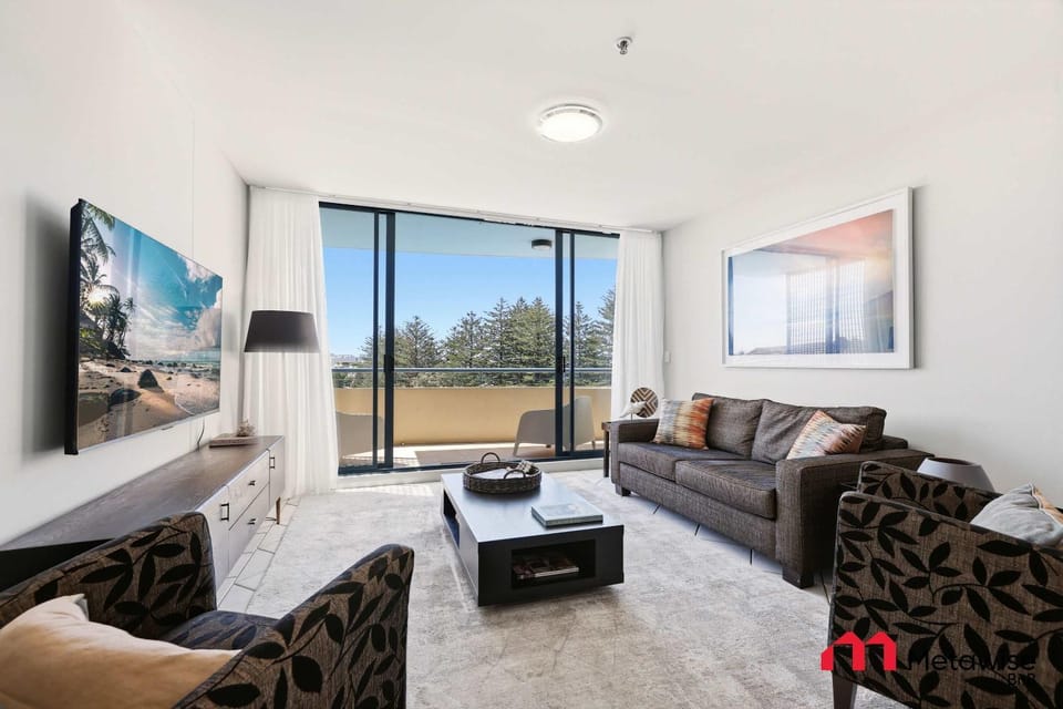 TV and multimedia, Living room, Seating area, Evening entertainment