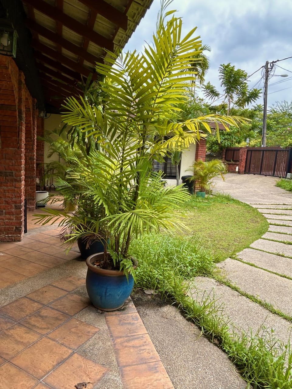 Chic Designer Master Bedroom in Shared Bungalow near LRT SS1 PJ Vacation rental in Petaling Jaya