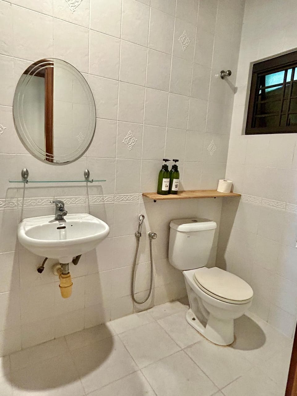 Chic Designer Master Bedroom in Shared Bungalow near LRT SS1 PJ Vacation rental in Petaling Jaya