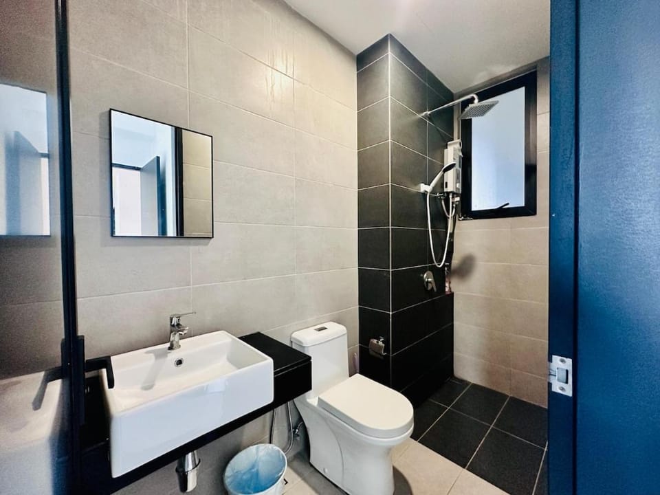 Stylish Luxury3BR Apartment City Skyline View 10 Apartment in George Town