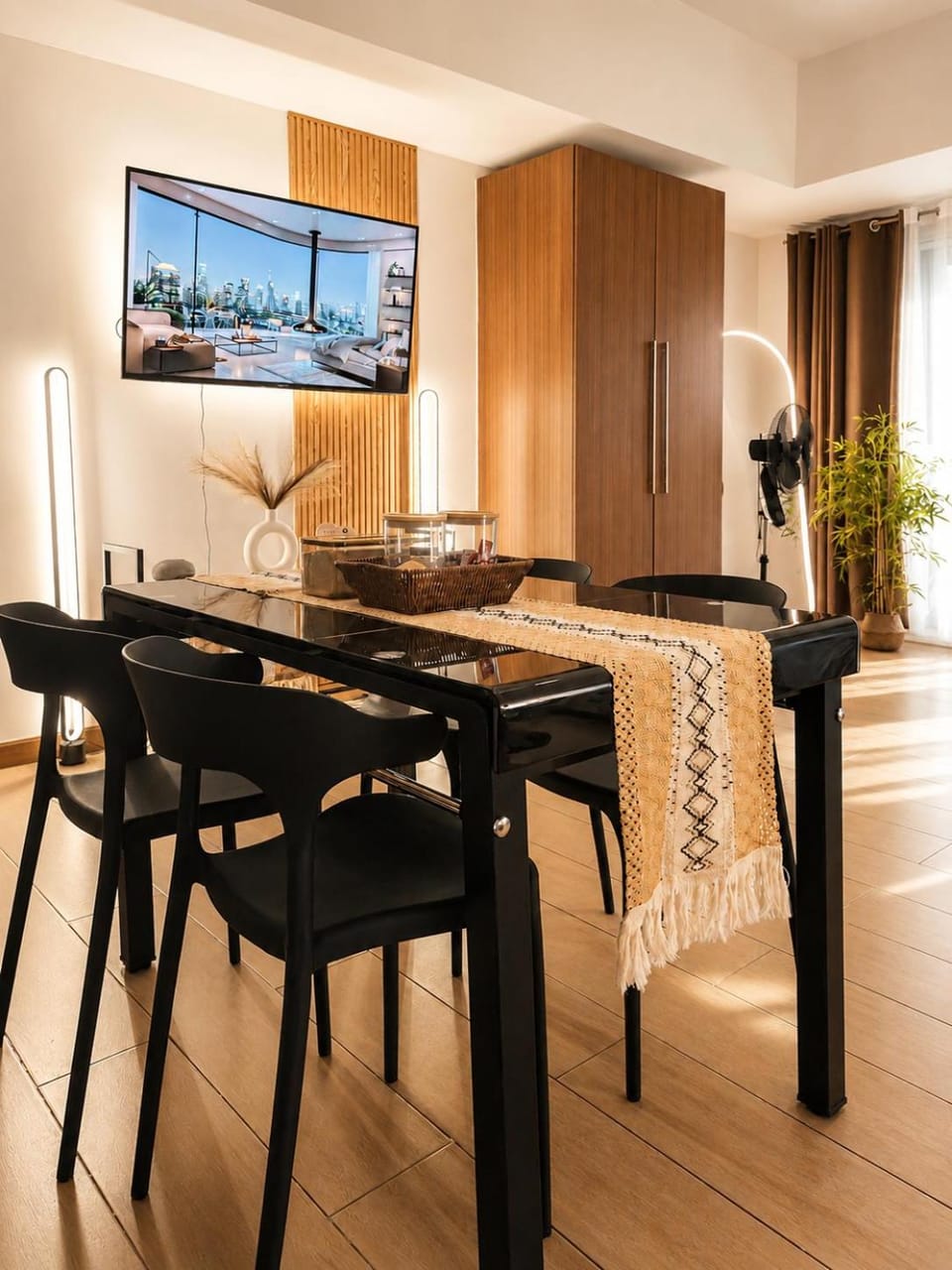Venice Luxe Stay, Studio Type, Queen size bed, Fast Wifi near BGC Apartment in Makati