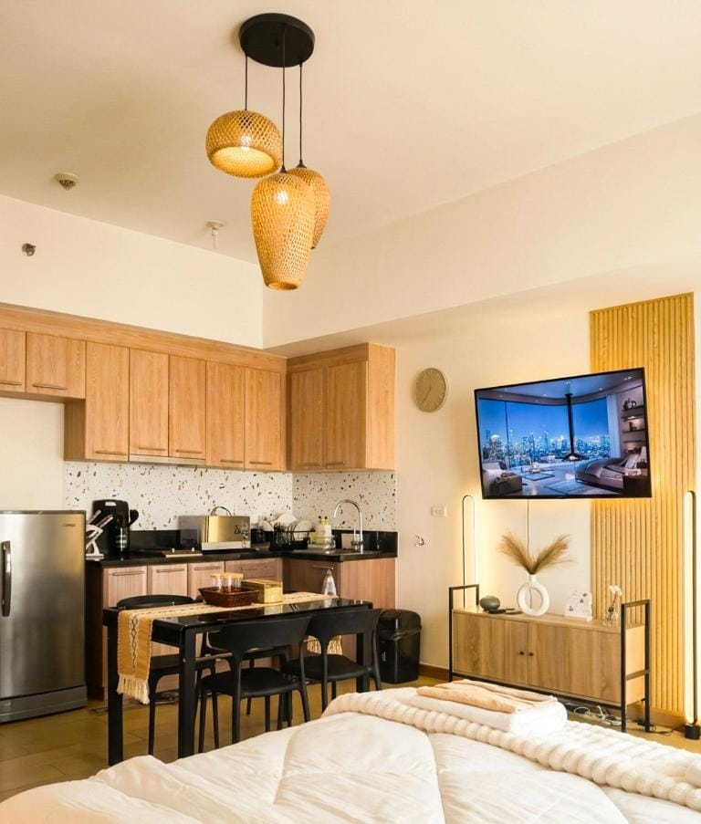 Venice Luxe Stay, Studio Type, Queen size bed, Fast Wifi near BGC Apartment in Makati