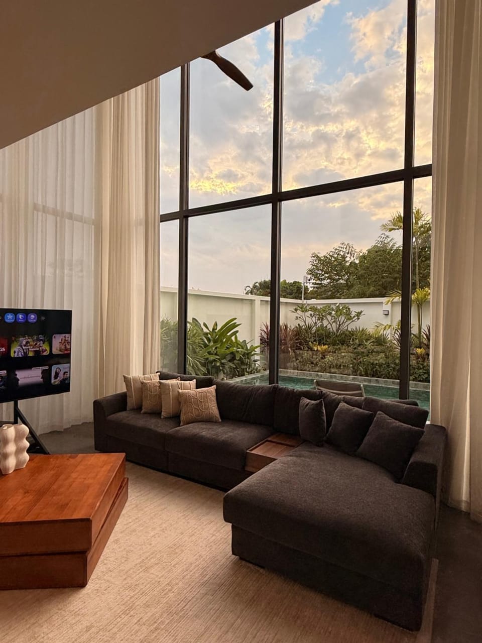 TV and multimedia, Living room, Seating area