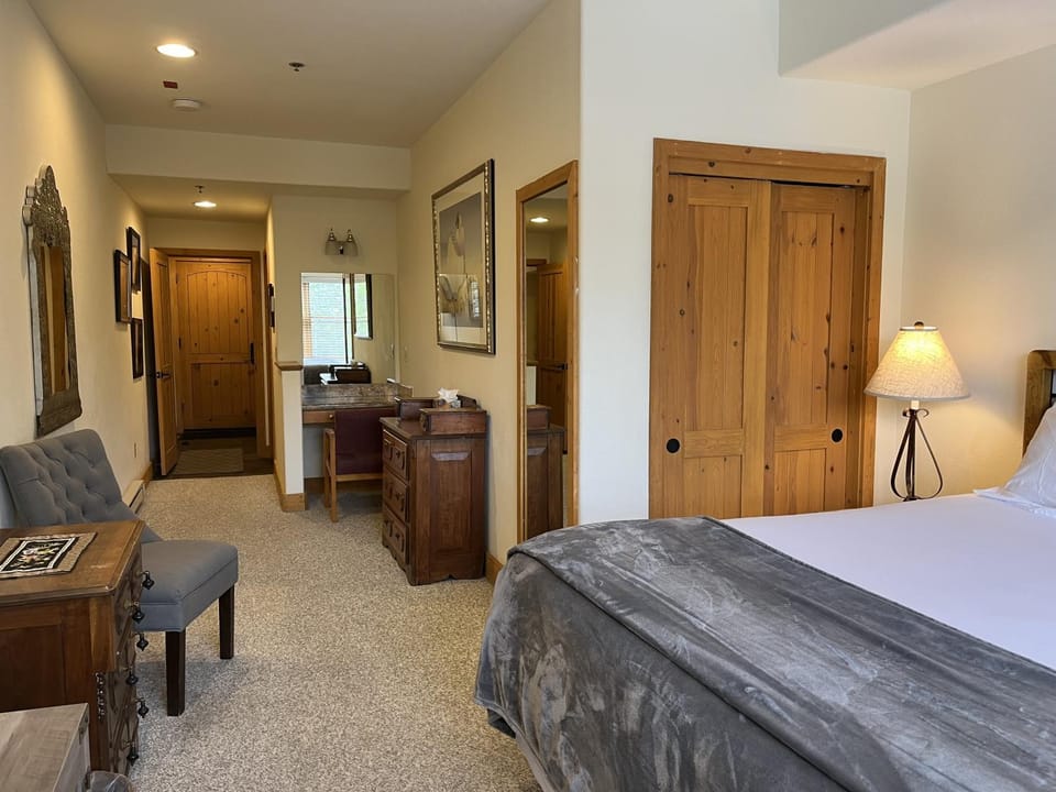 Bear Creek Lodge 209B Hotel Room Hotel in Mountain Village