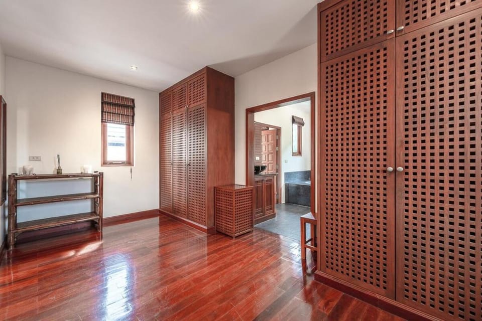 Luxury 5 BR Pool villa jacuzzi Best value Villa in Chalong