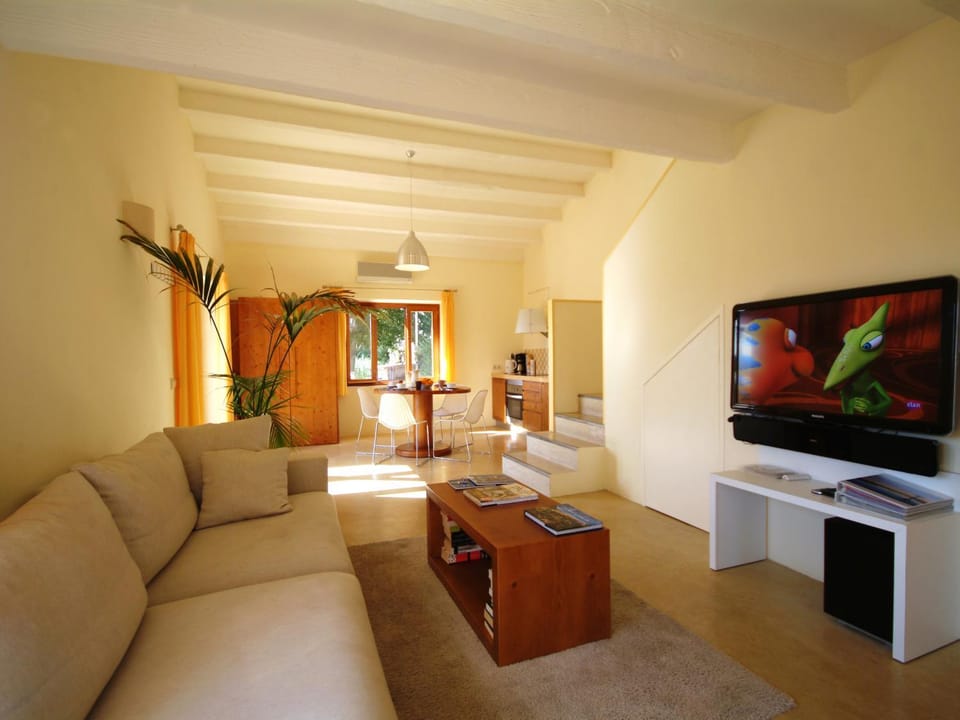 Communal lounge/ TV room, Living room