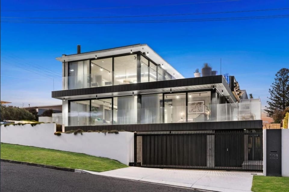 Luxury Coastal Escape pool, sauna, cinema, views House in Ocean Grove