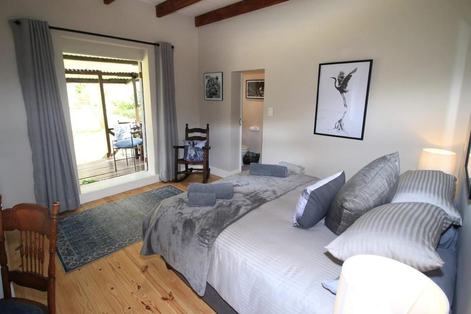 Relaxing Farmhouse with Pool Apartment in Western Cape