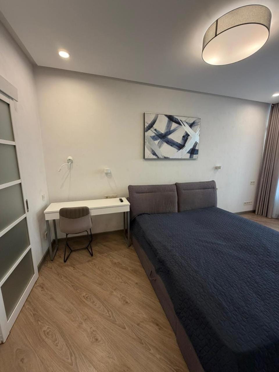 Bed, Seating area, Bedroom