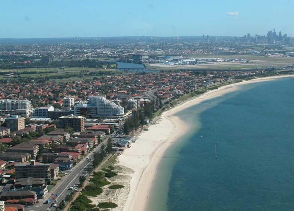 KozyGuru | Brighton-Le-Sands | Luxury Bay View Apt Apartment in Sydney