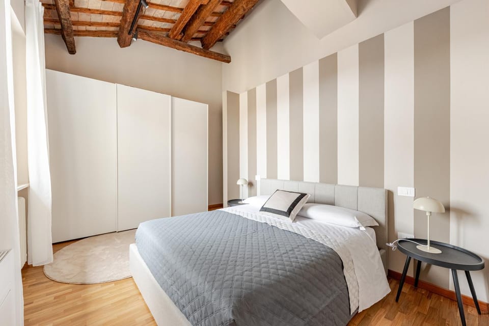 Bed, Photo of the whole room, Bedroom, wardrobe, air conditioner, air conditioner