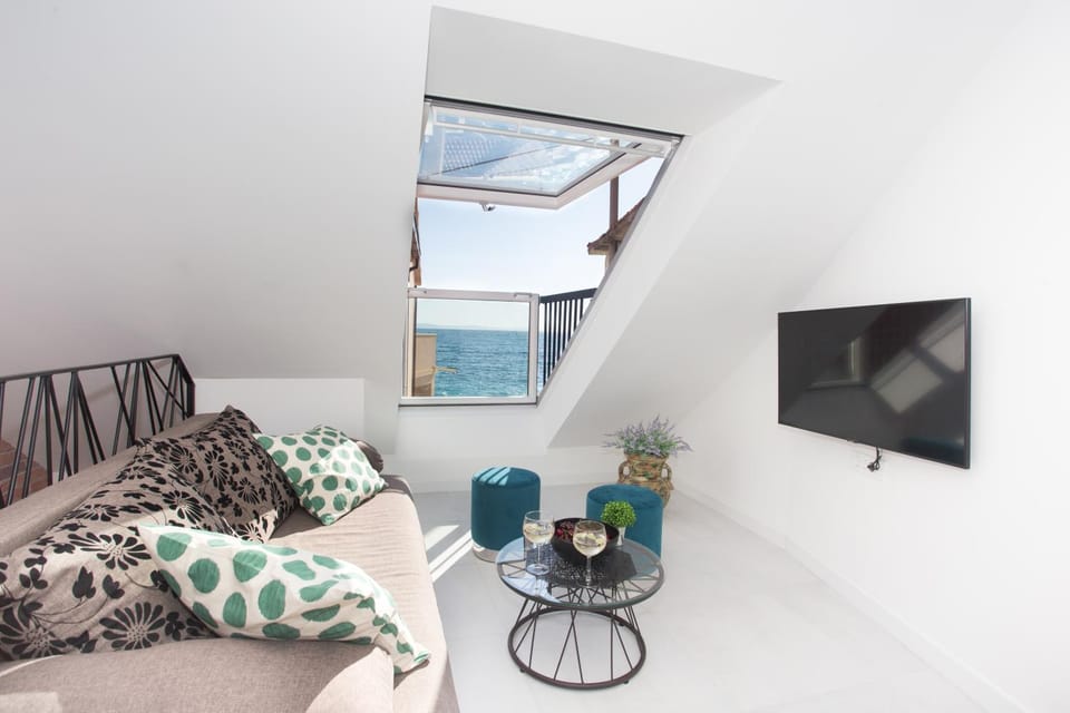 Communal lounge/ TV room, Living room, Seating area