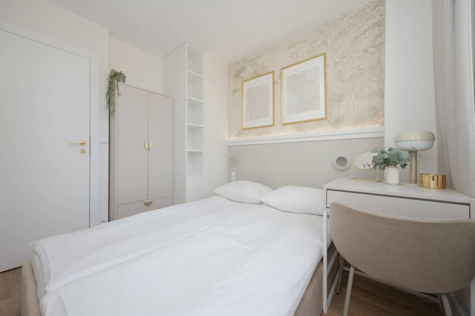 Bed, Photo of the whole room, Bedroom, pet friendly, wardrobe