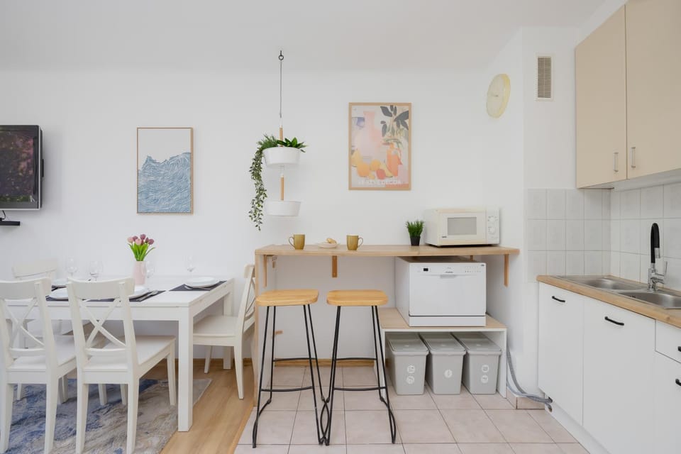 Kitchen or kitchenette, Dining area, oven, pet friendly, stove