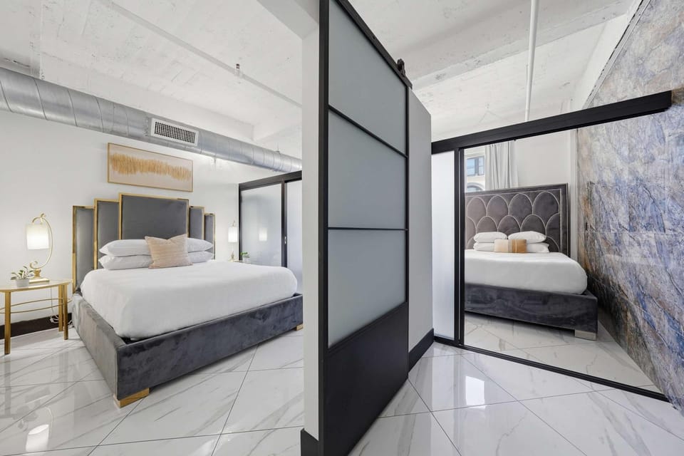 Woolworth Loft - Elegant Stay with City Views Apartment in Gaslamp Quarter