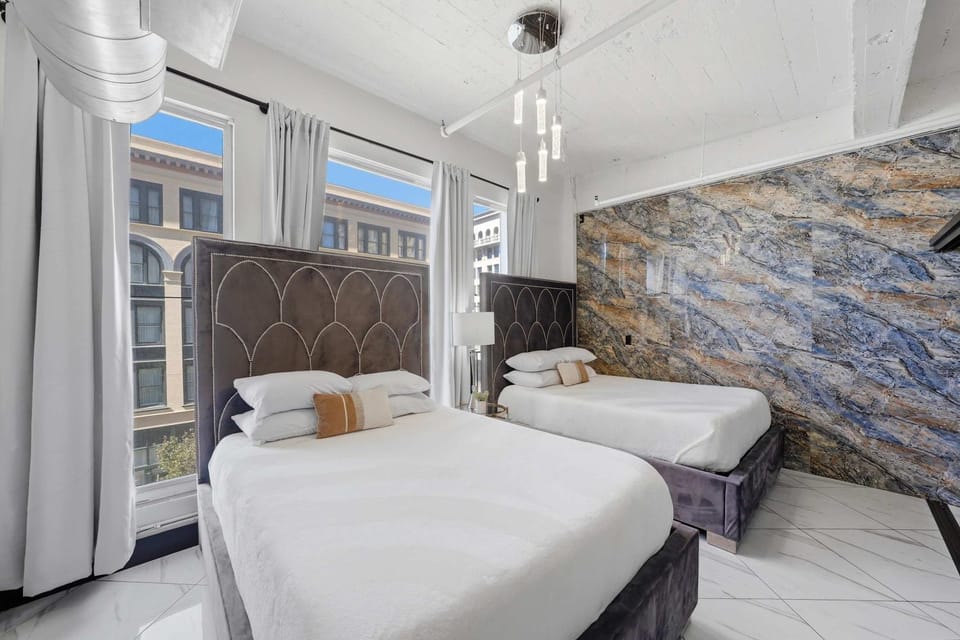 Woolworth Loft - Elegant Stay with City Views Apartment in Gaslamp Quarter