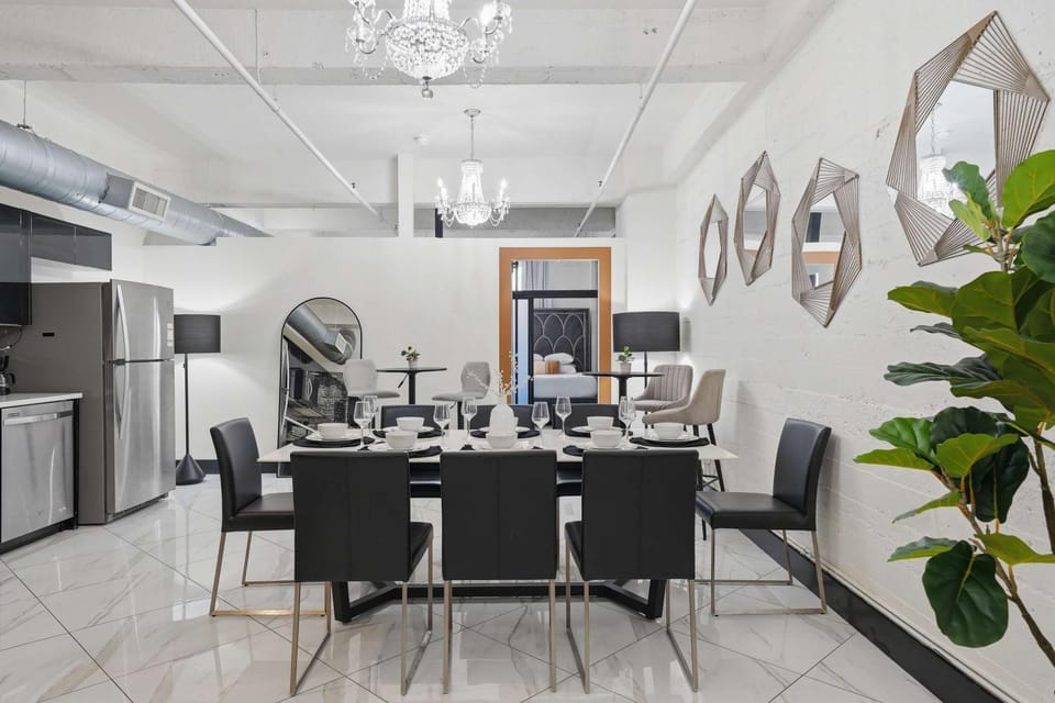 Woolworth Loft - Elegant Stay with City Views Apartment in Gaslamp Quarter